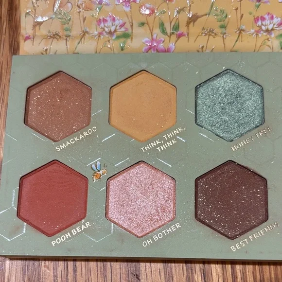 Winnie the Pooh Eyeshadow Palette - Picture 2 of 5